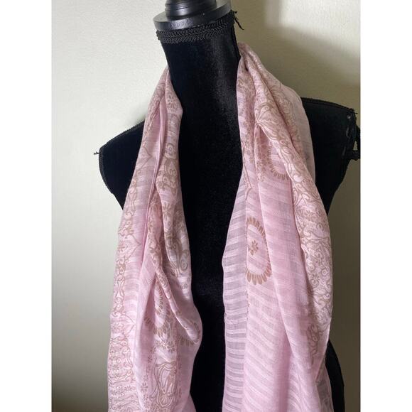 Lavendar Scarf - Picture 2 of 3